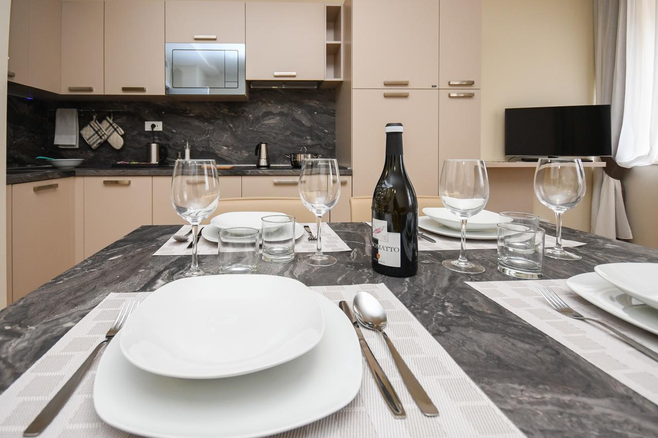 Casa Tunina Apartment เดเซนซาโนเดลการ์ดา ภายนอก รูปภาพ