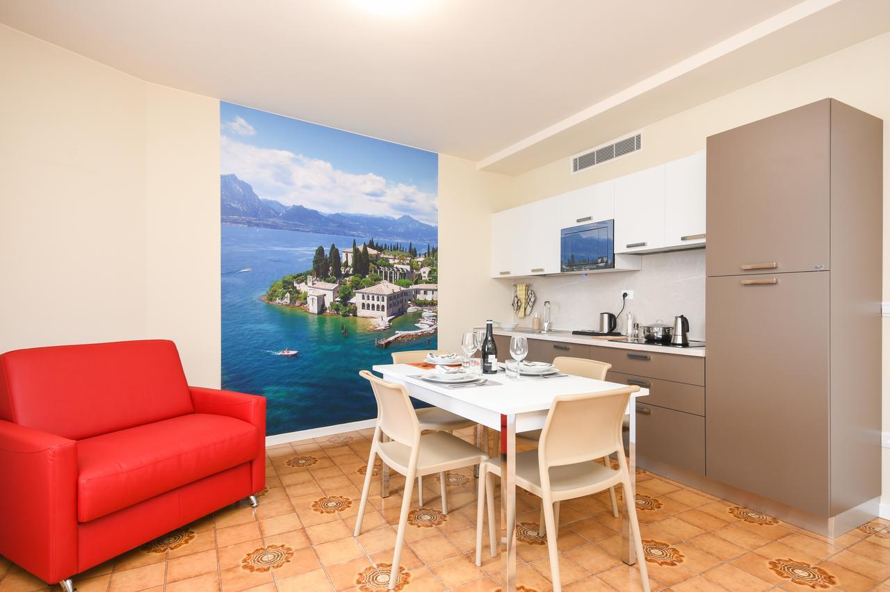 Casa Tunina Apartment เดเซนซาโนเดลการ์ดา ภายนอก รูปภาพ