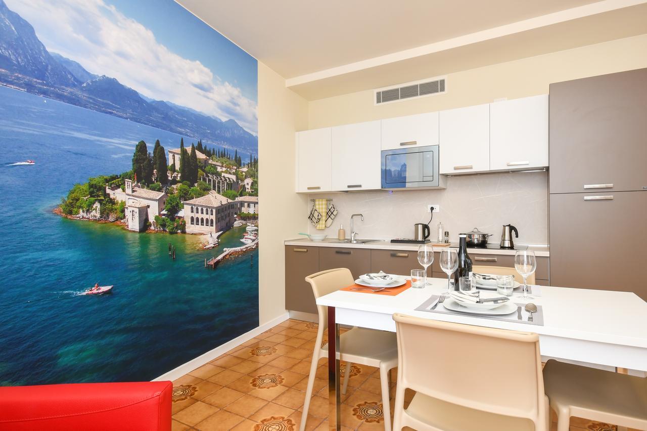 Casa Tunina Apartment เดเซนซาโนเดลการ์ดา ภายนอก รูปภาพ